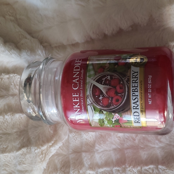 Free Shipping - Red Raspberry Yankee Candle New